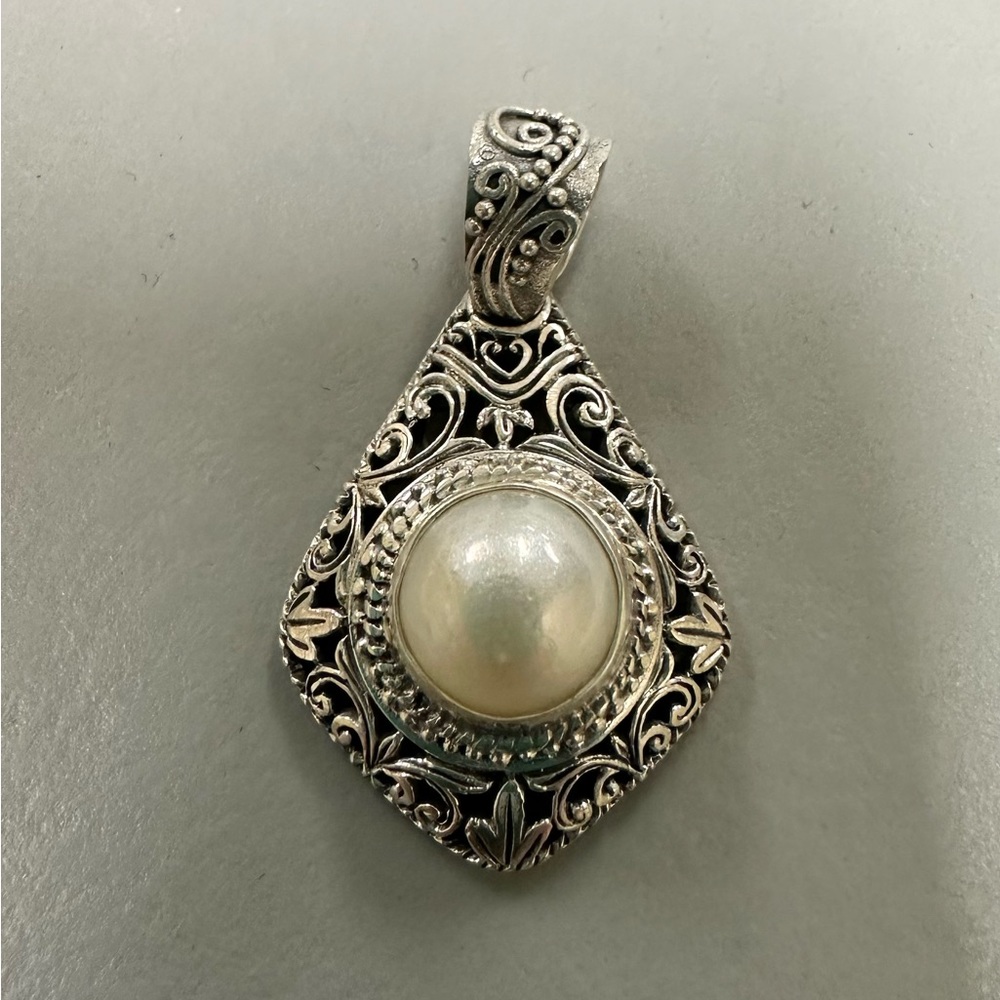 Sterling pearl pendant - Picture 1 of 5